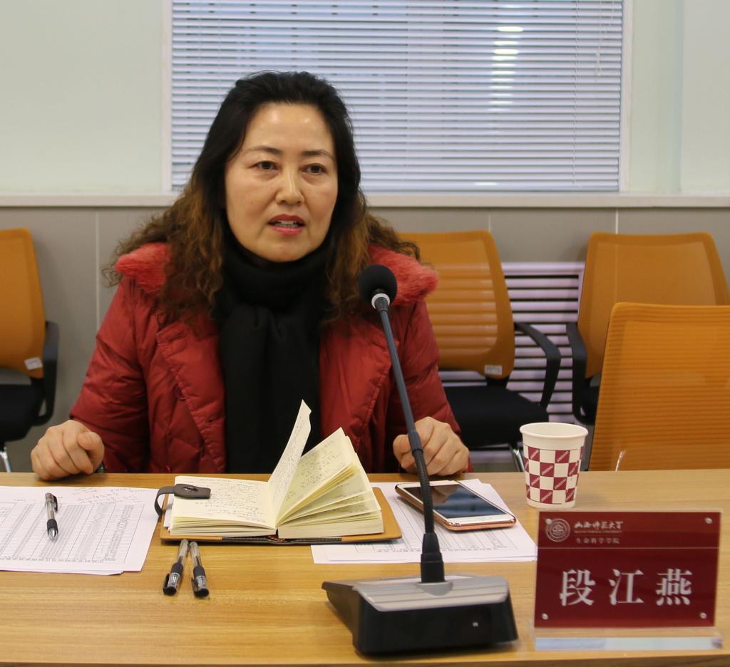 (段江燕经理做重要讲话)